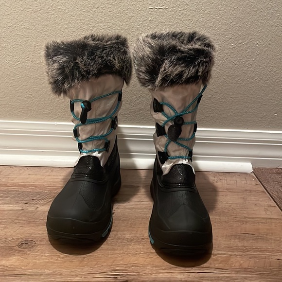 Girls size 4 Kamik waterproof snow boots barely worn - Picture 5 of 7